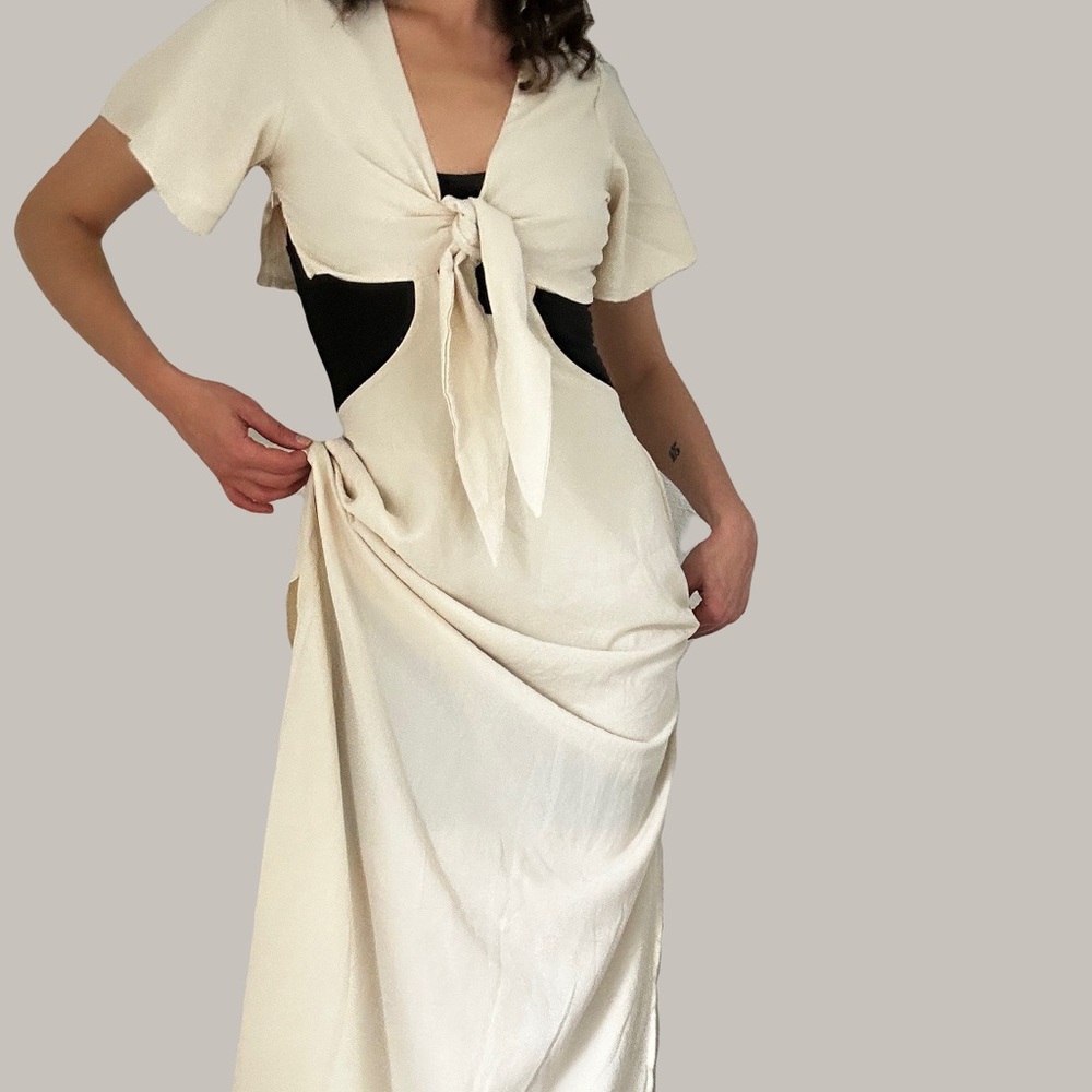 Maxi cream slit chiffon dress
